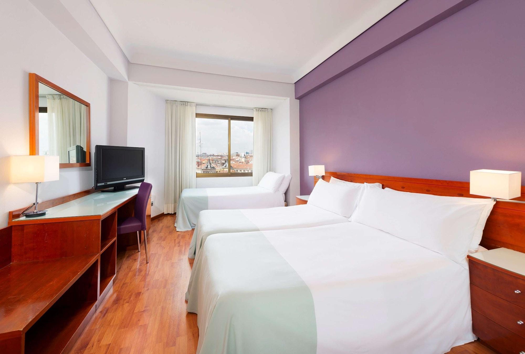 Hotel Madrid Centro, Affiliated By Melia Dış mekan fotoğraf